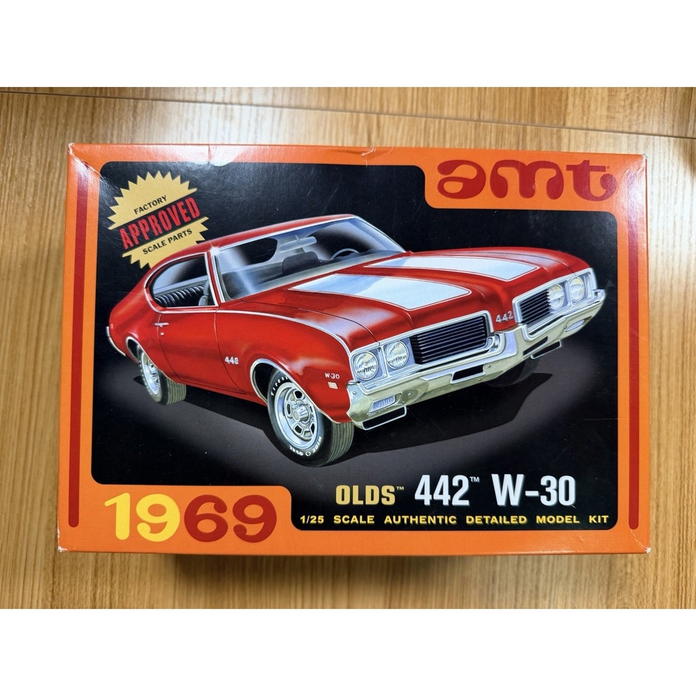 AMT 1969 Olds 442 W-30 1/25 Scale Model Kit - Started